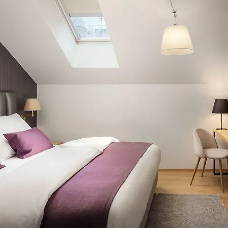 Moods Charles Bridge Hotel 4*