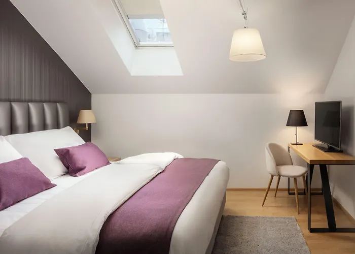 Moods Charles Bridge Hotel 4*